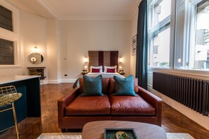 Editors apartments, luxury studio | Living area