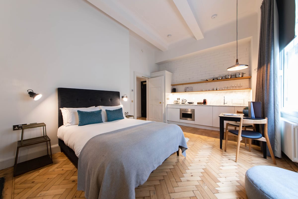 West Wing, studio apartment 17 | 1 habitación, sábanas de algodón egipcio y ropa de cama de alta calidad