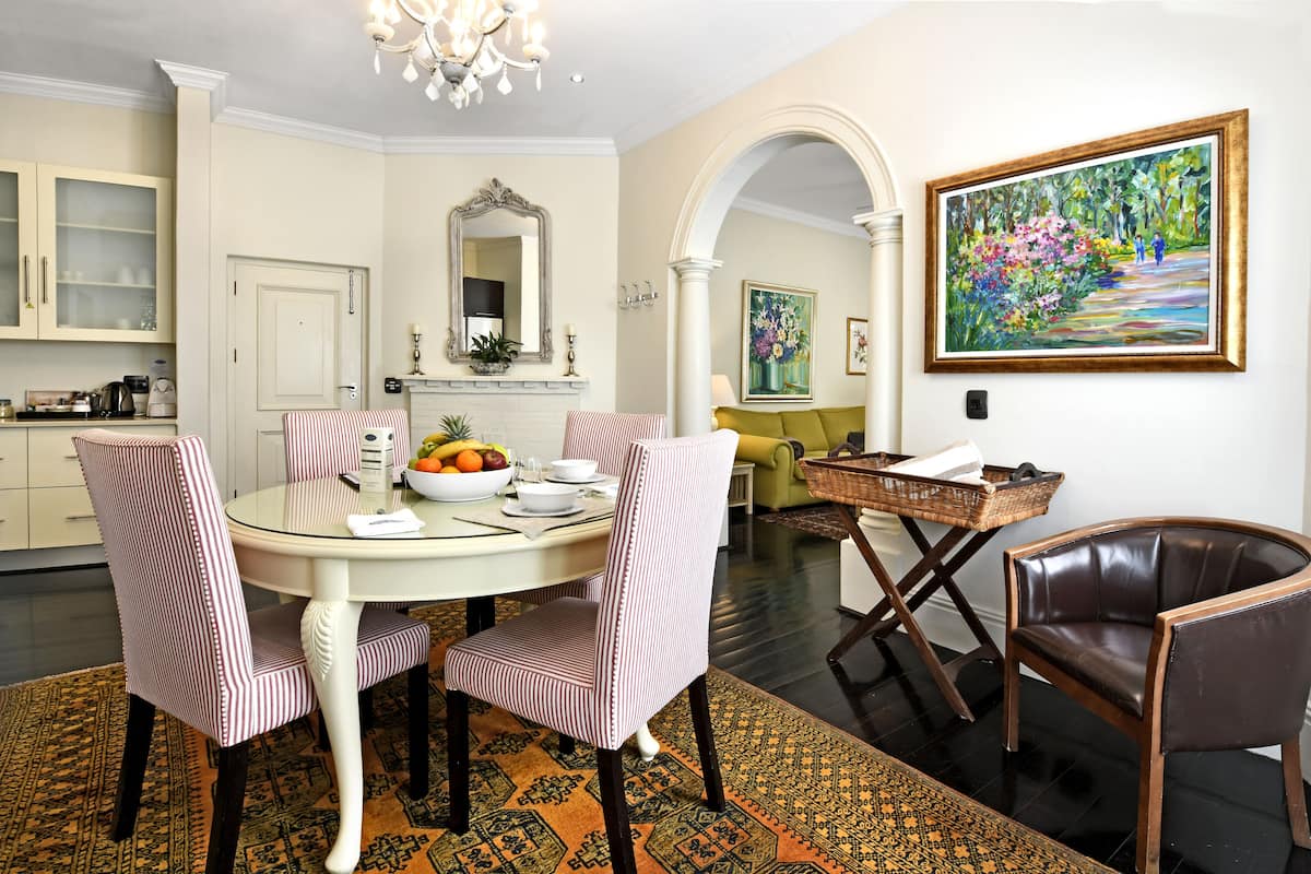 Luxury La Cotte Suite (3) | In-room dining