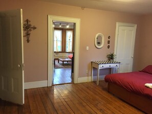 Departamento, 1 habitación, cocina | 1 habitación, decoración personalizada, muebles diferentes y escritorio 