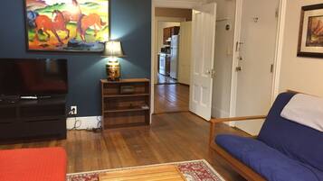 Apartemen, 1 kamar tidur, dapur | Area keluarga | TV layar datar