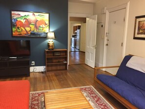 Departamento, 1 habitación, cocina | Área de sala de estar | Televisión de pantalla plana 