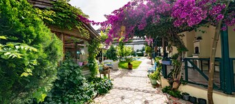 Dedeminn Garden Hotel