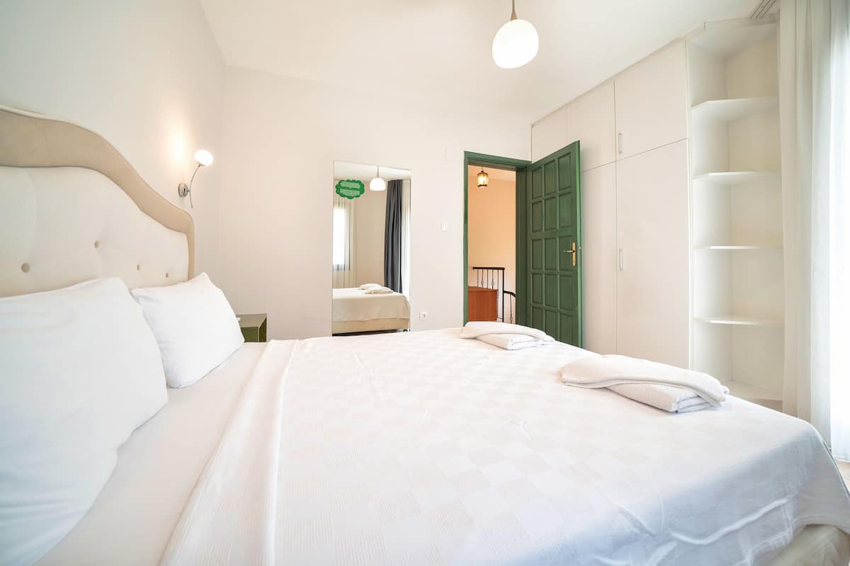 Apartment with 2 bedrooms | 高級寢具、迷你吧、書桌、免費無線上網