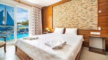 Double or Twin Room with Balcony | Ropa de cama de alta calidad, minibar, escritorio y wifi gratis