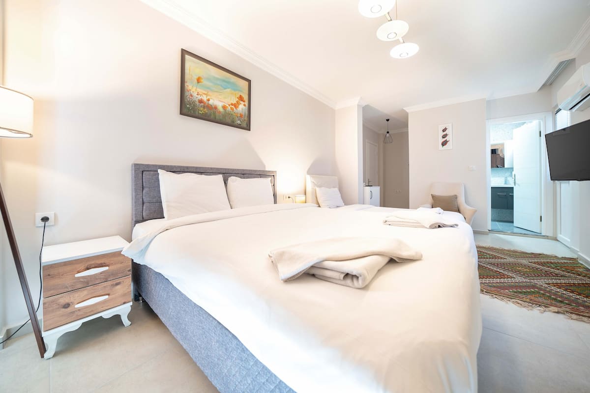 Deluxe Triple Room | 高級寢具、迷你吧、書桌、免費無線上網