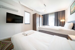 Deluxe Triple Room | 고급 침구, 미니바, 책상, 무료 WiFi