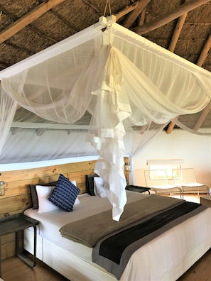 Luxury Family/Honeymoon Rondavel | Premium bedding