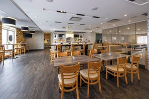 Breakfast, lunch and dinner served - Radisson Hotel Edmonton Airport (Leduc)