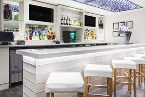 Serves lunch, dinner, and happy hour - Radisson Hotel Edmonton Airport (Leduc)