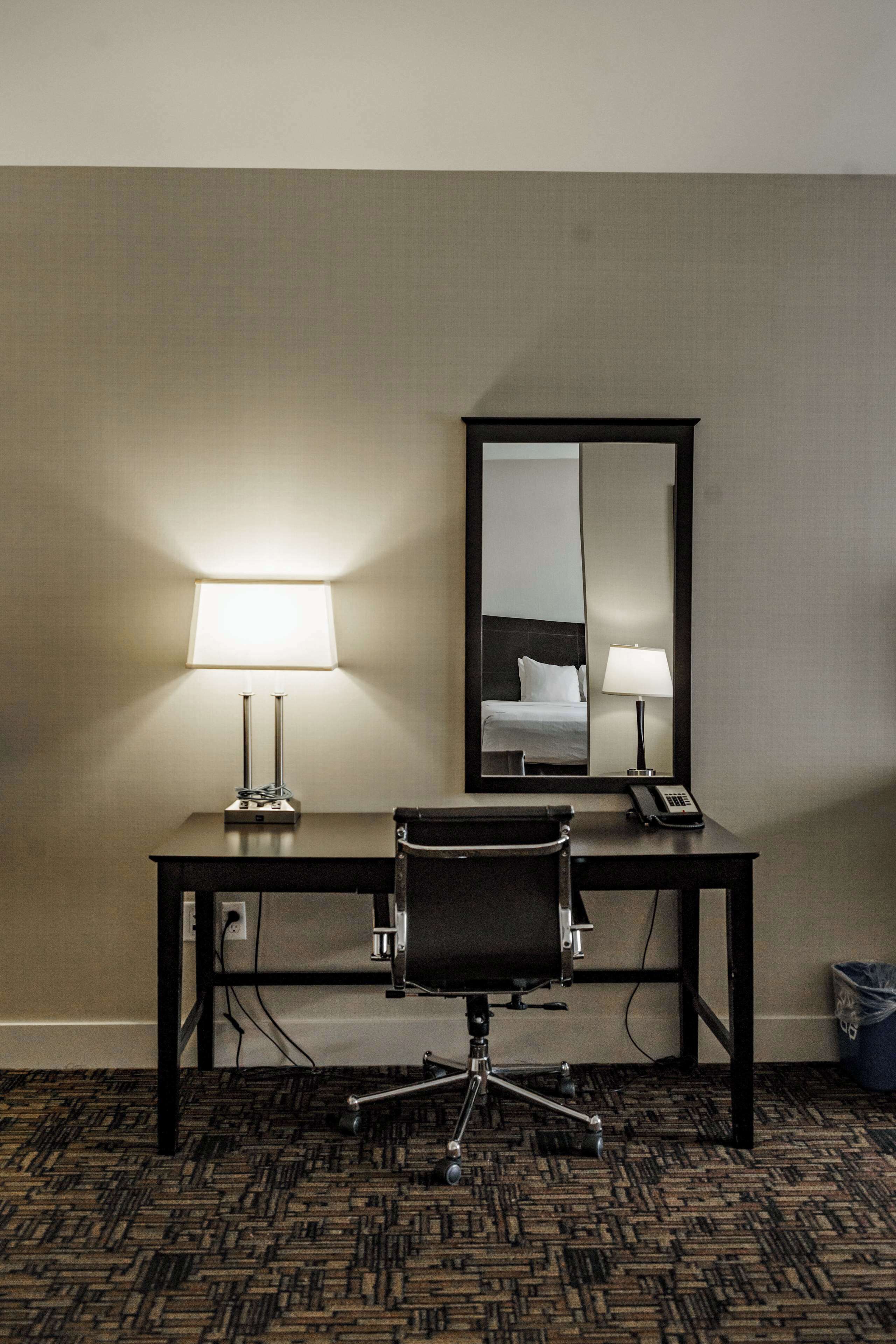 suite, 1 bedroom, non smoking | egyptian cotton sheets, premium bedding, in-room safe, blackout curtains