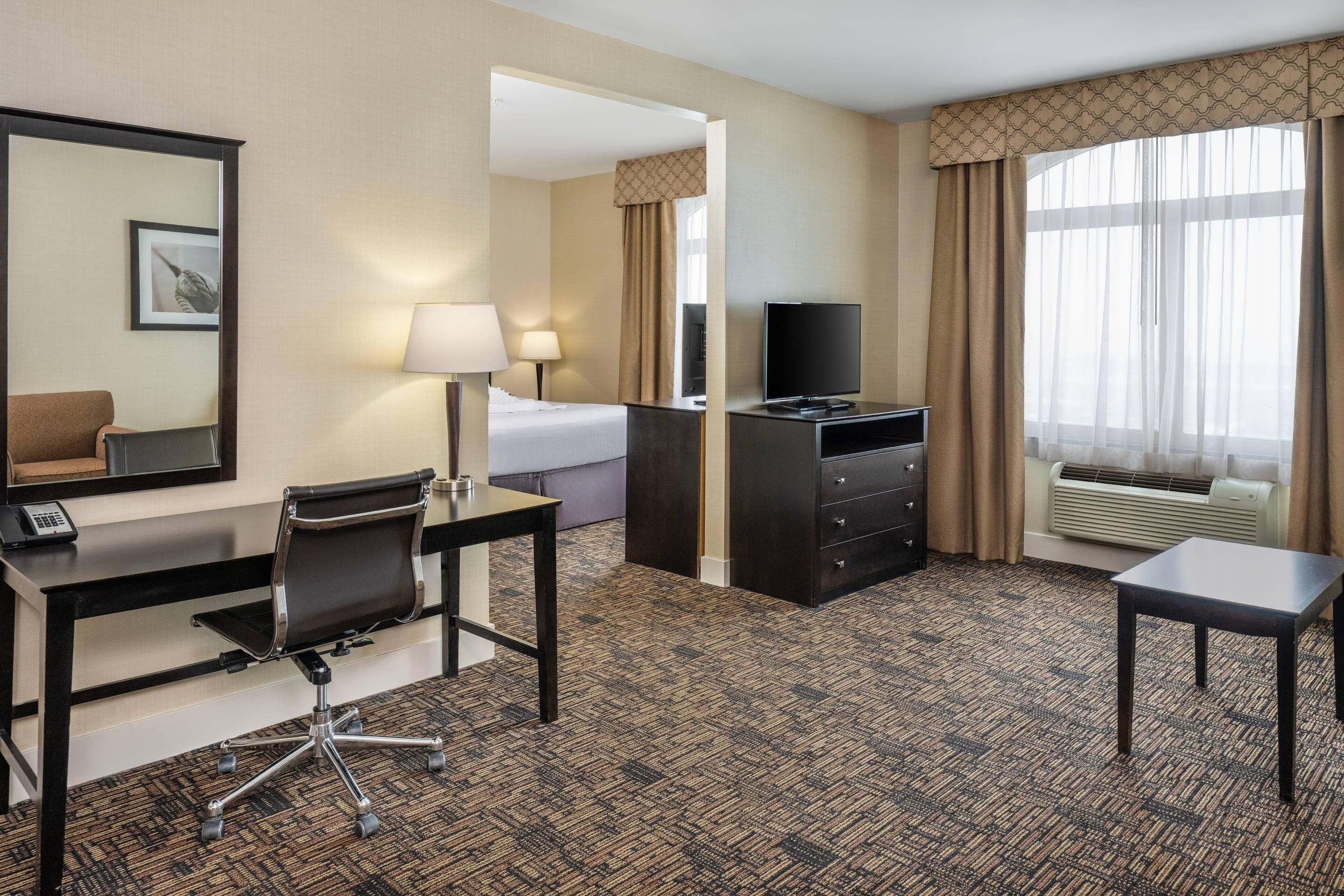 Room, 1 King Bed, Non Smoking | Egyptian cotton sheets, premium bedding, in-room safe, blackout drapes