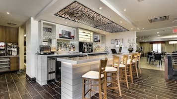 Serves lunch, dinner and happy hour