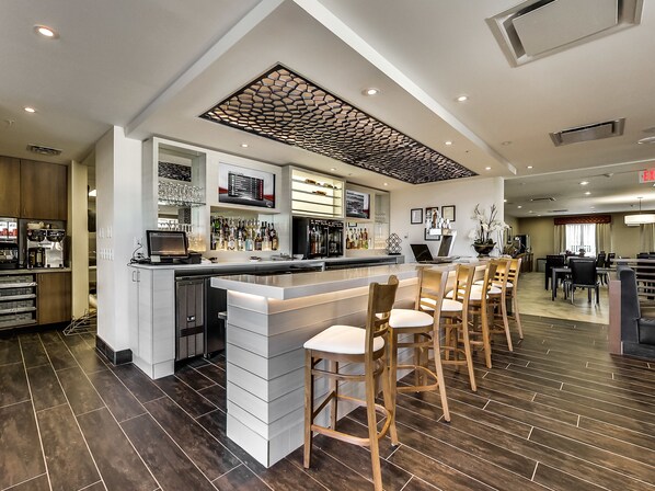 Tarjolla lounas, illallinen ja happy hour