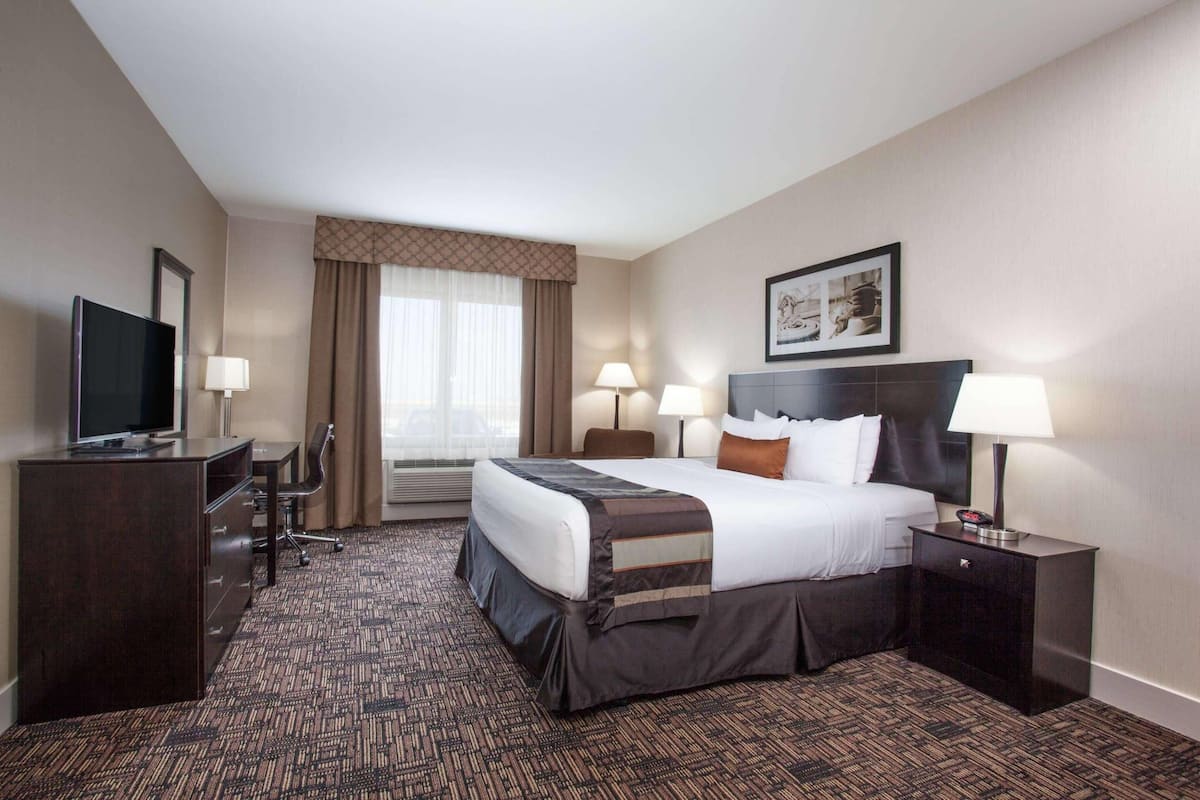 Egyptian cotton sheets, premium bedding, in-room safe, blackout drapes