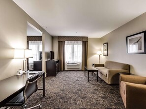 Premium Suite, 1 Bedroom, Non Smoking | Egyptian cotton sheets, premium bedding, in-room safe, blackout drapes - Radisson Hotel Edmonton Airport (Leduc)