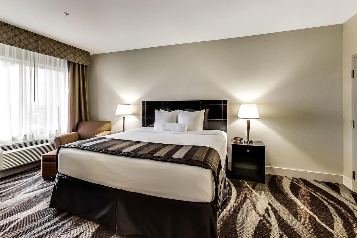 Egyptian cotton sheets, premium bedding, in-room safe, blackout drapes