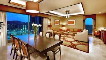 1 bedroom, premium bedding, minibar, in-room safe