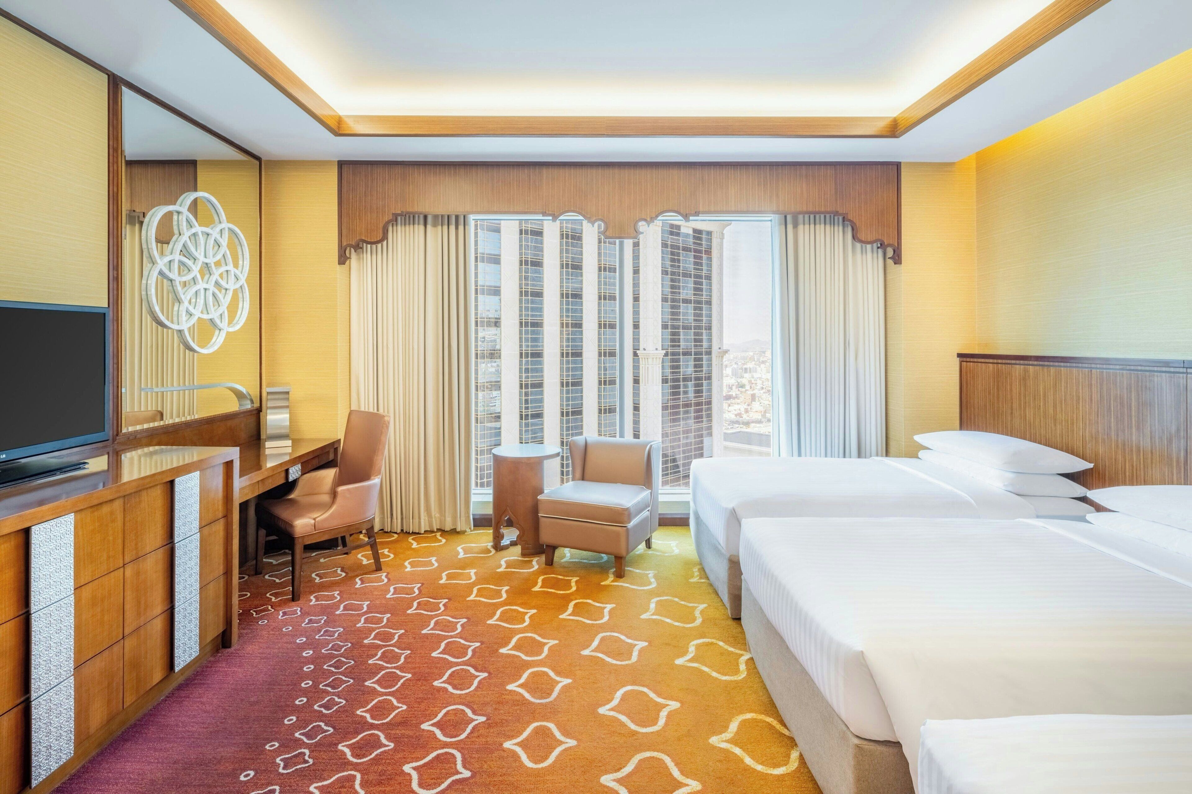 Deluxe-rum - 3 enkelsängar - rökare - utsikt mot staden | Sängtillbehör av högsta kvalitet och minibar