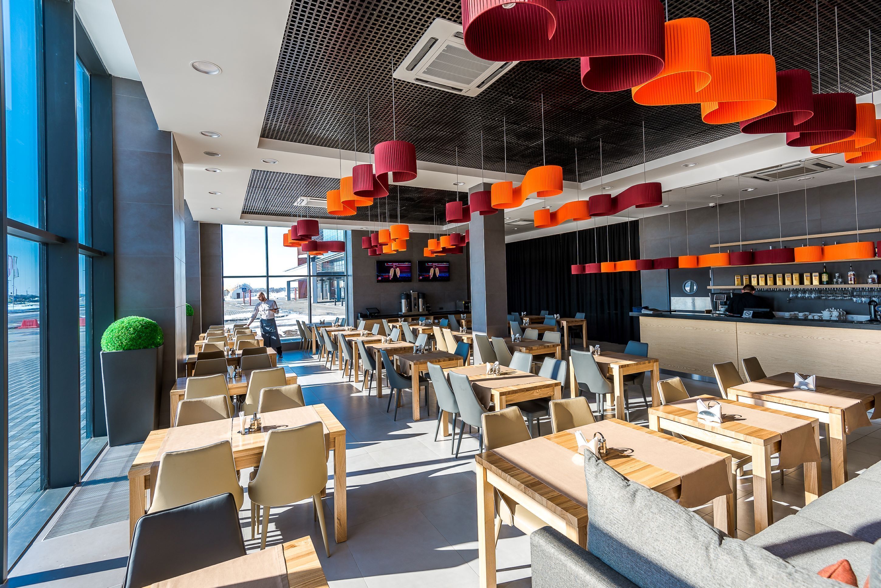 Sarapan dan makan tengah hari dihidangkan, masakan Eropah Moden 