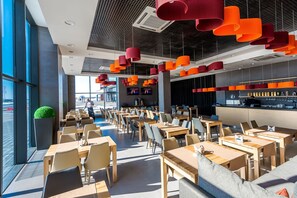 Frokost, lunsj og middag serveres, moderne europeiske retter 