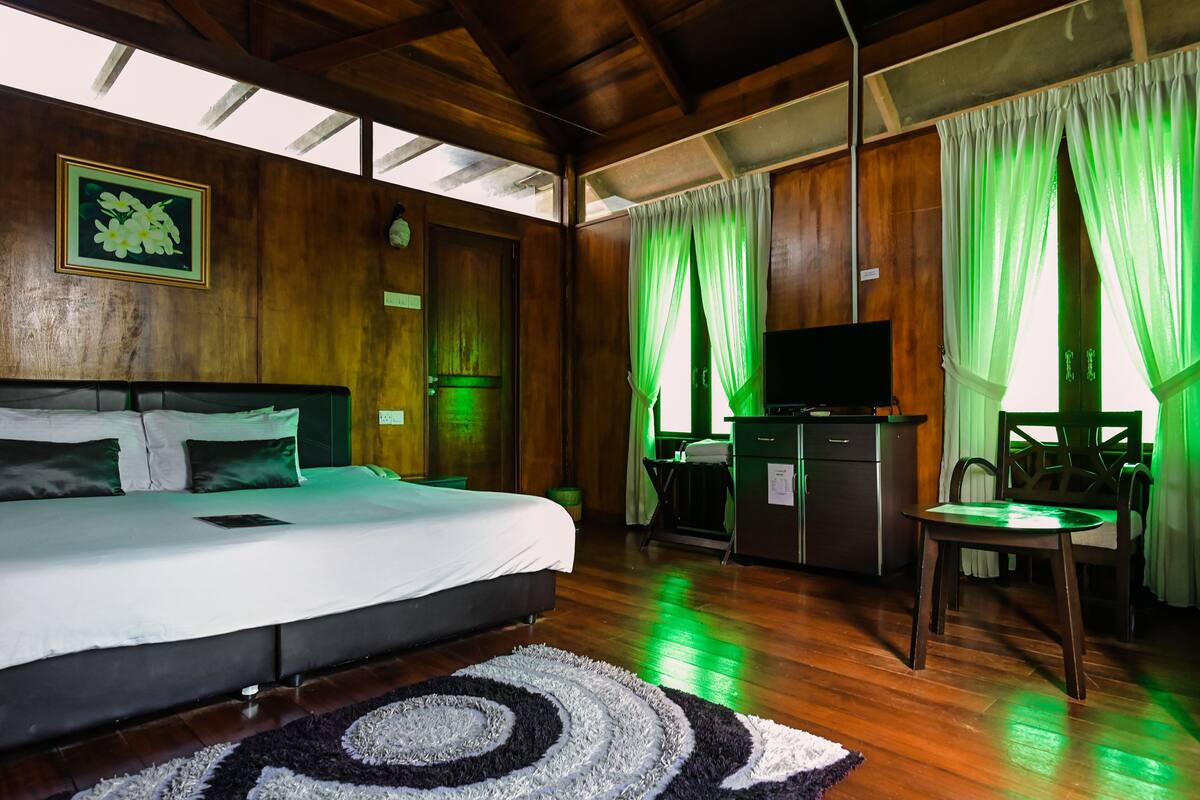 Minibar, bàn, truy cập Internet không dây miễn phí, bộ trải giường 