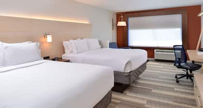 Holiday Inn Express & Suites Farmington Hills - Detroit by IHG