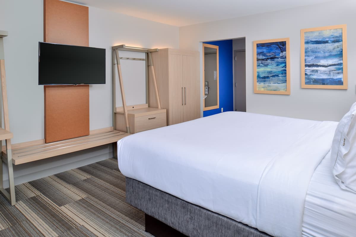 Suite, 1 cama King size, con acceso para personas discapacitadas (Mobility Accessible) | Escritorio, cortinas blackout y tabla de planchar con plancha