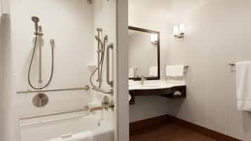 Un baño moderno con bañera, ducha y lavamanos.