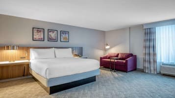 Suite estudio, 1 cama de matrimonio grande | Escritorio, espacio para trabajar con un portátil, cortinas opacas