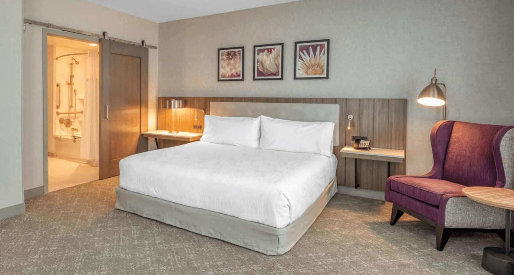 Bureau, espace de travail pour ordinateur portable, rideaux occultants