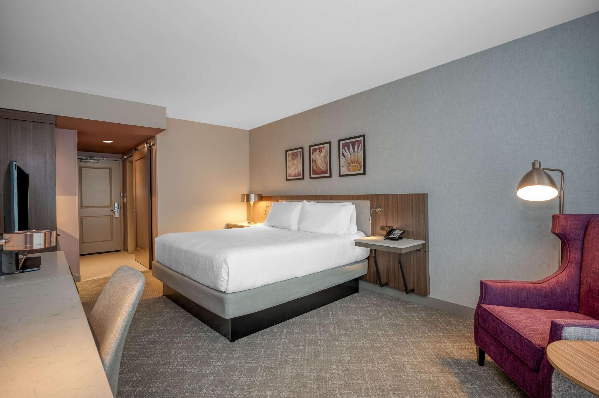 Bureau, espace de travail pour ordinateur portable, rideaux occultants