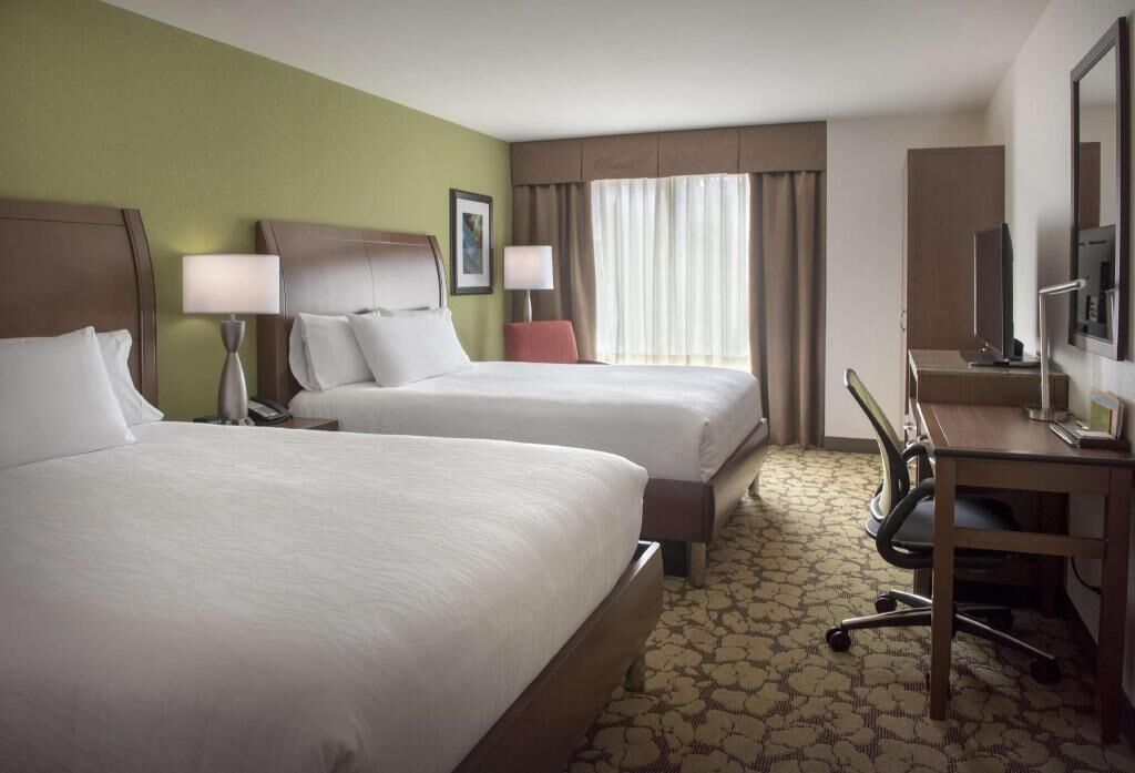 Premium bedding, in-room safe, soundproofing, free WiFi