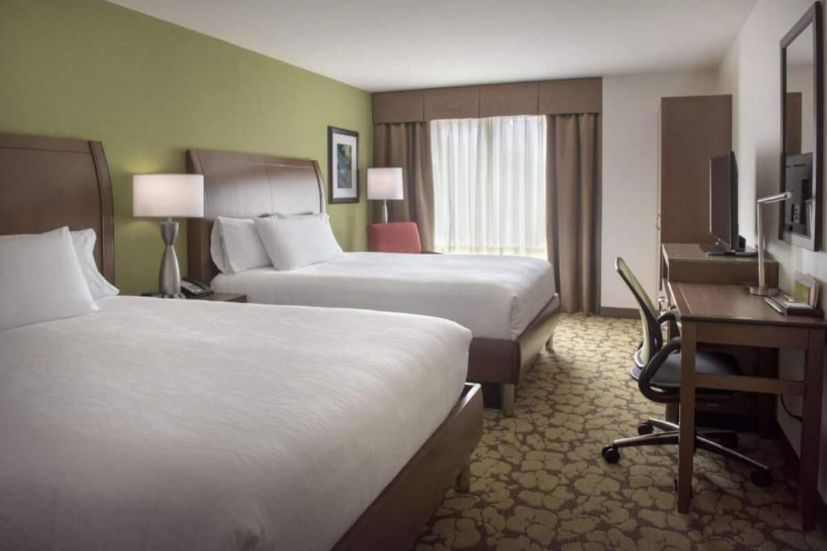 Premium bedding, in-room safe, soundproofing, free WiFi