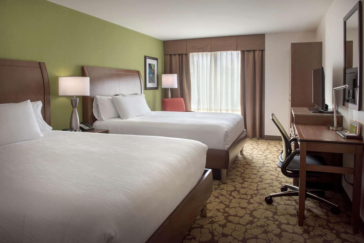 Premium bedding, in-room safe, soundproofing, free WiFi