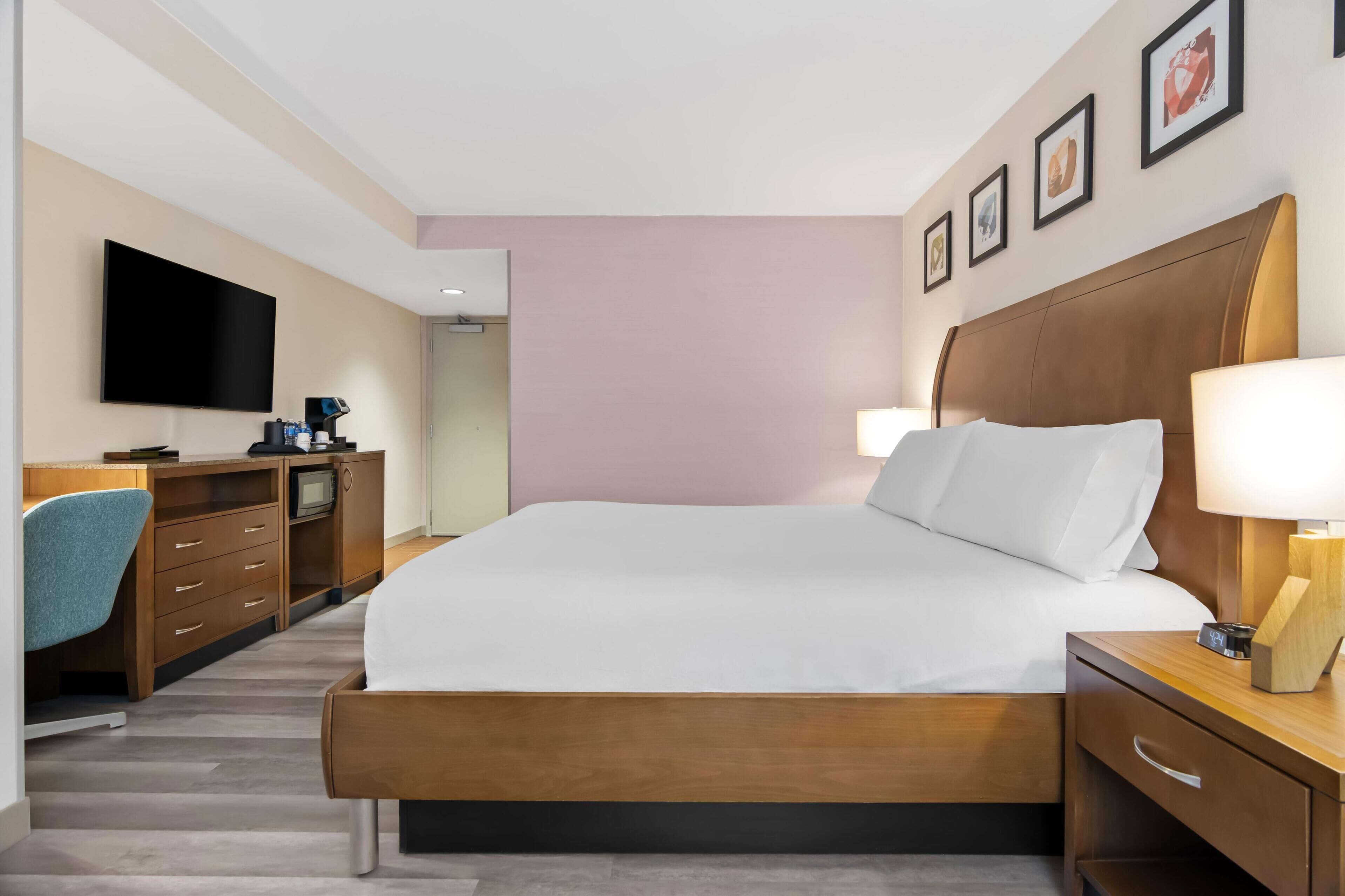 king, room, accessible | premium bedding, in-room safe, soundproofing, free wifi