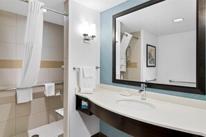 King, Room, Accessible | Bathroom shower - Hilton Garden Inn Chicago Downtown Riverwalk (Chicago)