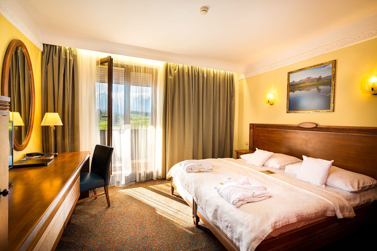 Standard Double Room | Premium bedding, minibar, in-room safe, desk
