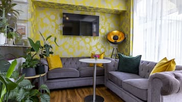 Área de estar no saguão