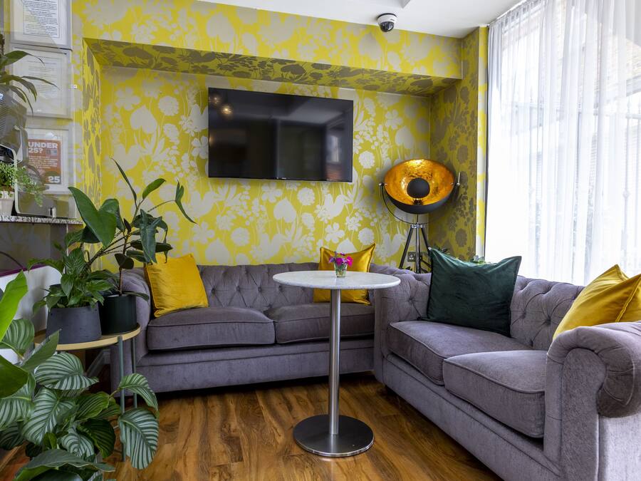 Coin salon dans le hall