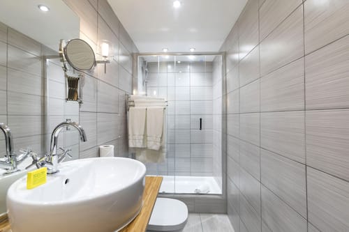 Family Studio Suite, 2 Bedrooms, Connecting Rooms | Bathroom | Shower, free toiletries, hair dryer, slippers