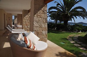 Luxury Villa, Multiple Bedrooms, Private Pool, Ocean View