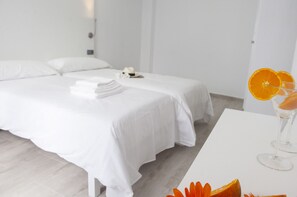 Single Room | Desk, free cots/infant beds, free WiFi