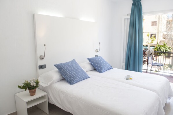 Desk, free cots/infant beds, free WiFi