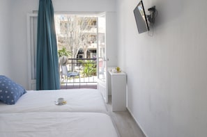 Chambre Double, balcon | Bureau, lits bébé (gratuits), Wi-Fi gratuit