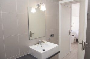 Bathroom sink - Louty Golea (Capdepera)