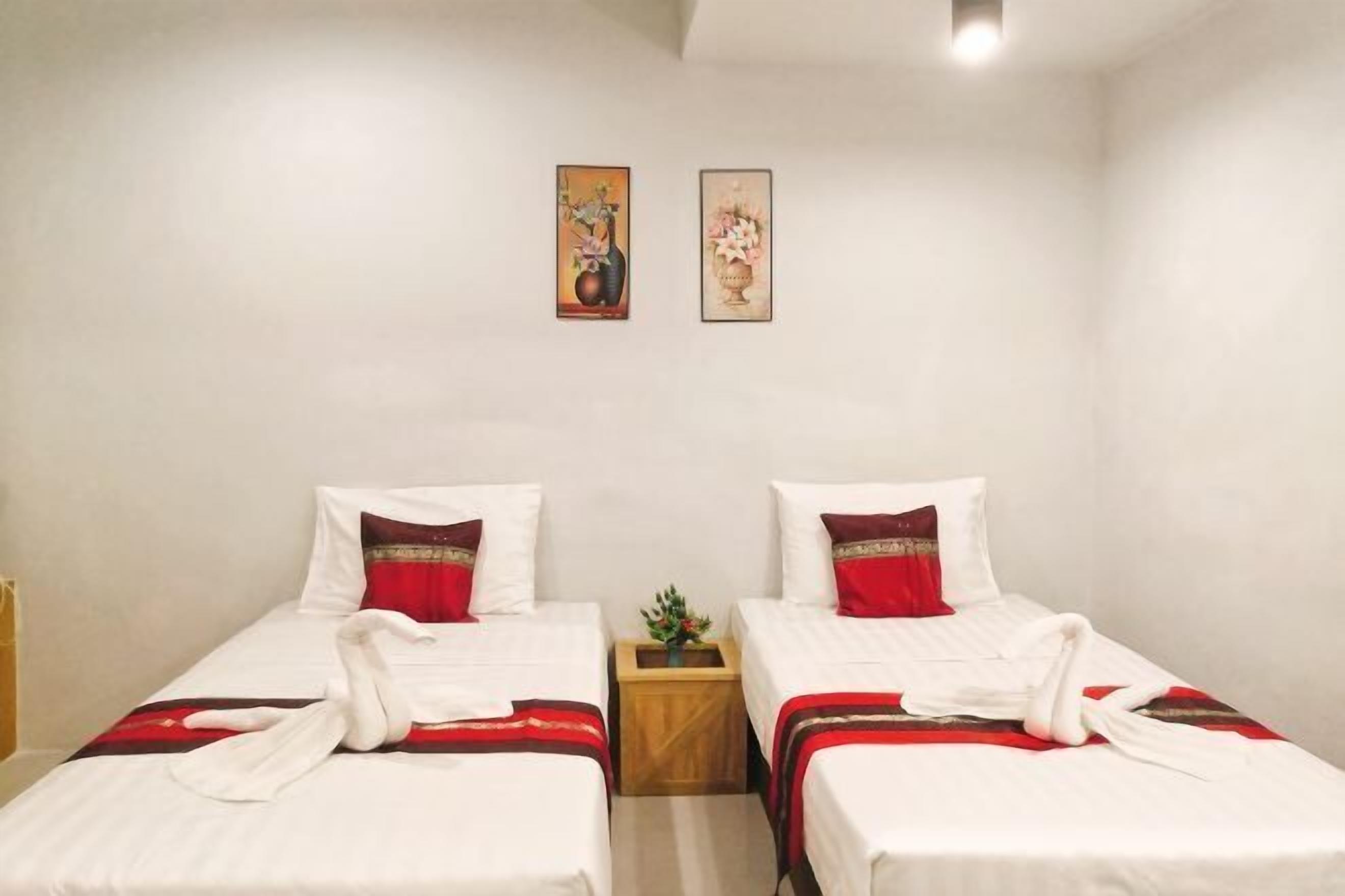 Peralatan tempat tidur premium, meja, Wi-fi percuma 