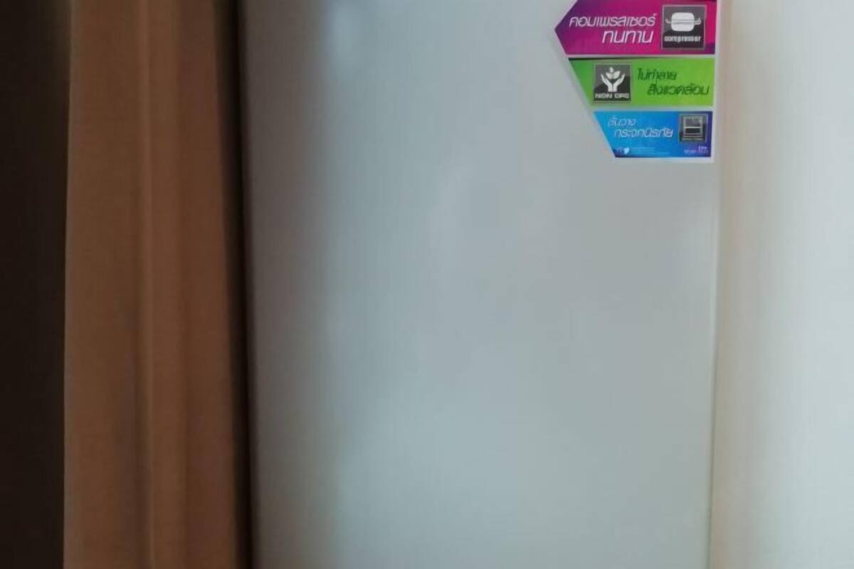 Premium bedding, desk, free WiFi