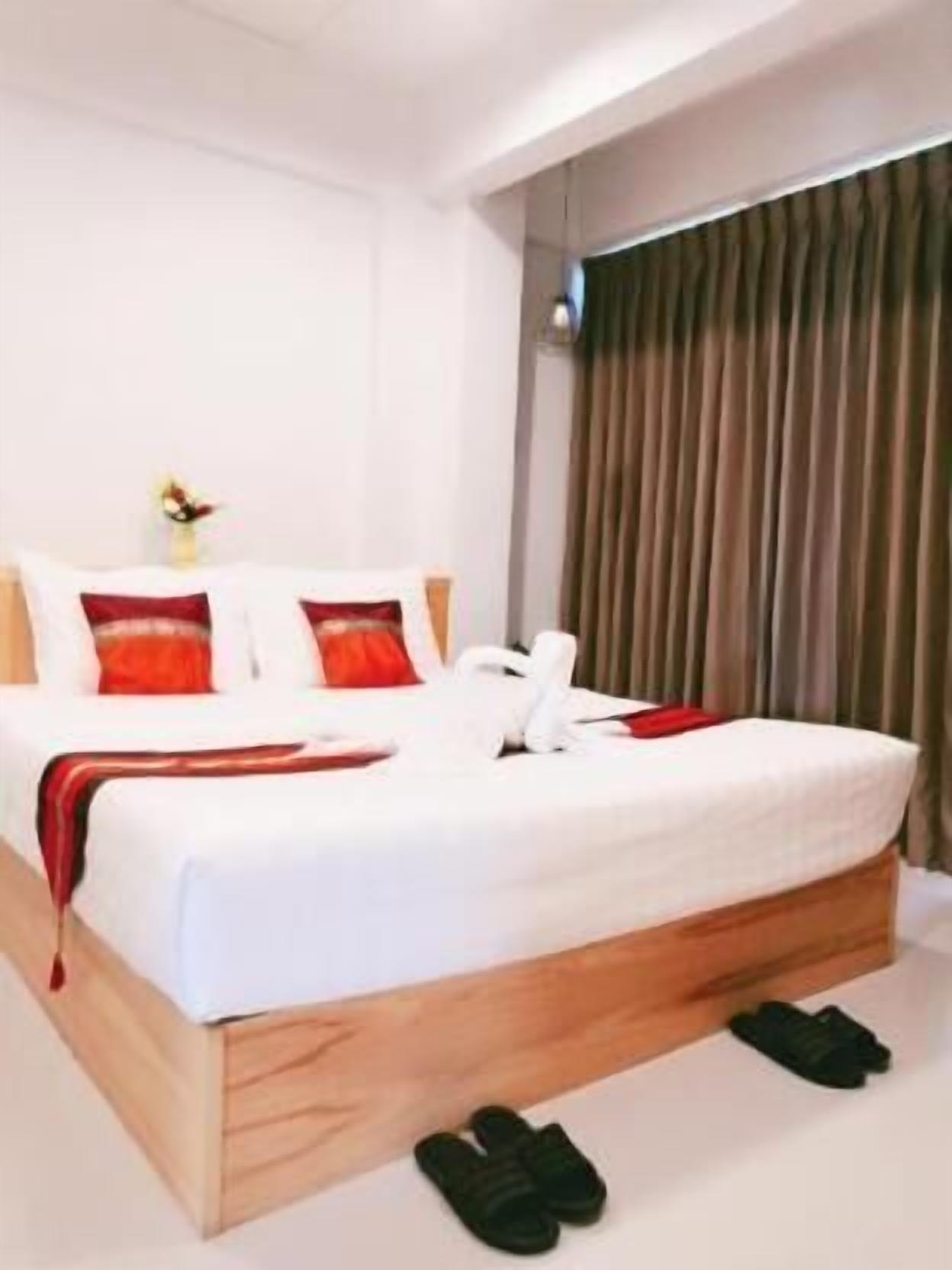 高級寢具、書桌、免費無線上網