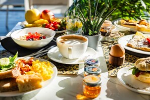 Outdoor dining - Hotel Alpen (Rimini)